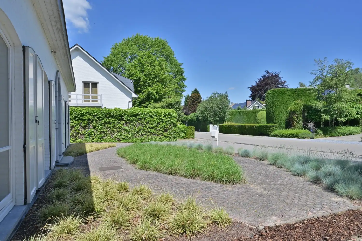 Exclusieve, gerenoveerde villa op toplocatie in residentieel Neerharen foto 3