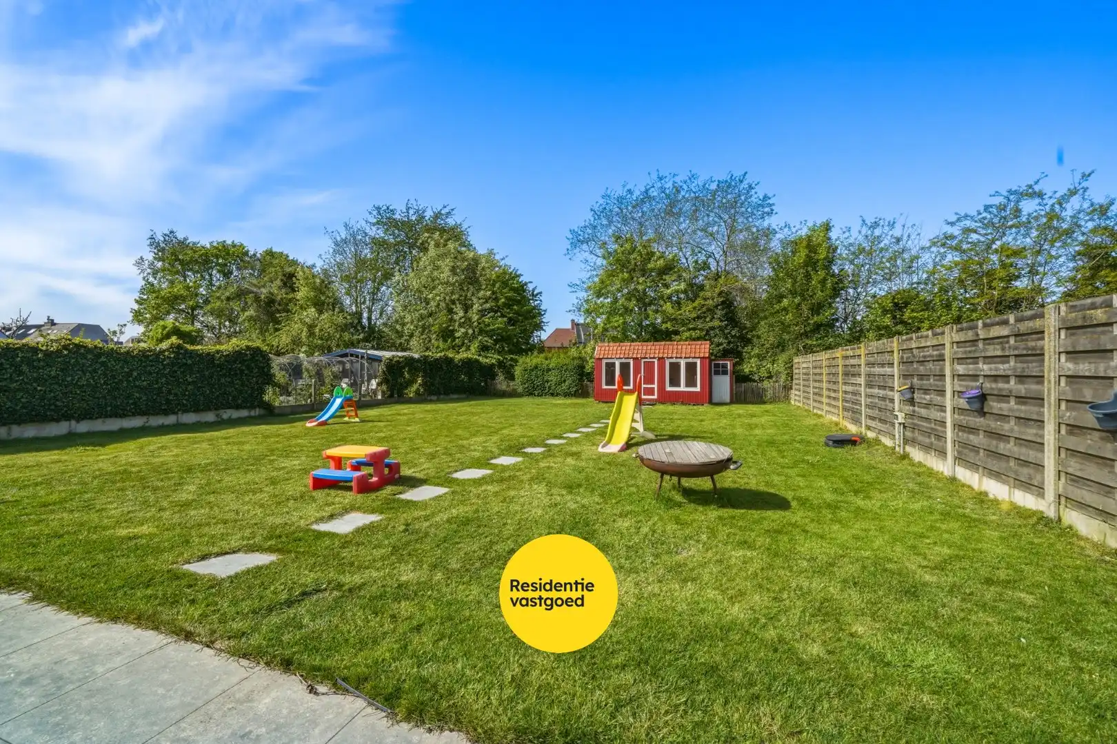Instapklare ruime bungalow met zongerichte tuin in hartje Oudenburg! foto 23