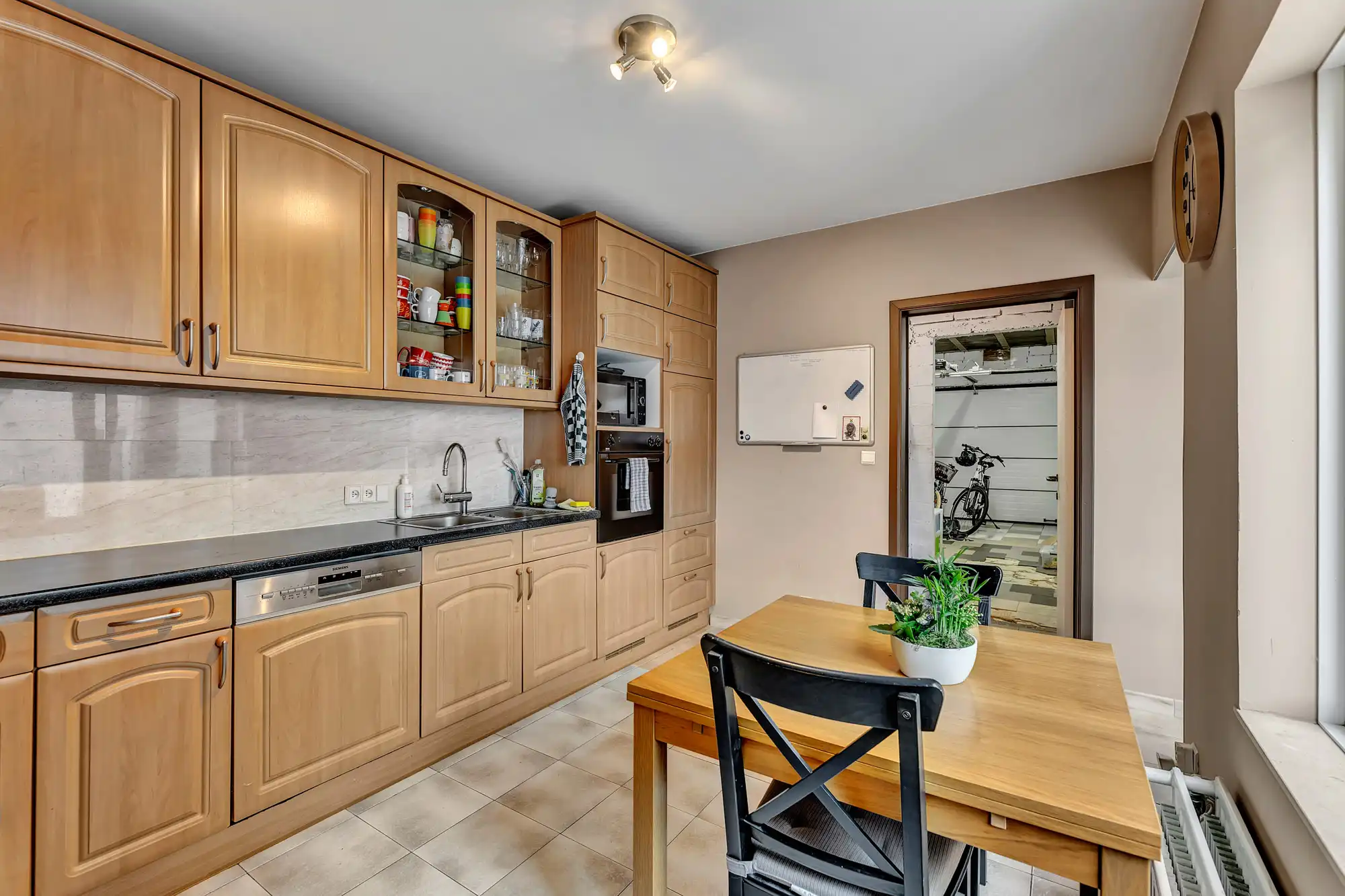 Gezellige gezinswoning met veranda, tuin en garage te koop foto 7