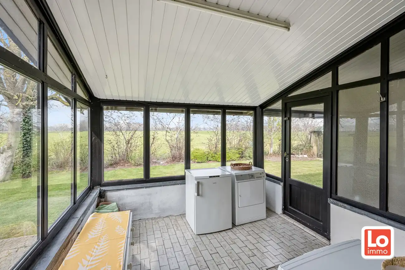 Ruime volledig te renoveren open gelijkvloerse prefab woning met inpandige garage en tuin met open zicht of perceel bouwgrond met afbraak/heropbouw mogelijkheden aan 6% BTW op een rustige locatie nabij het centrum van Zeveneken! foto 17