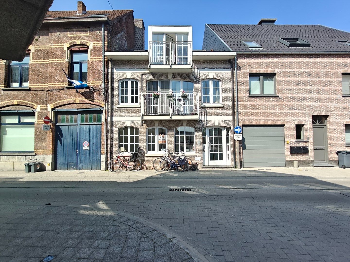 Gelijkvloers appartement met terras te Lokeren foto {{pictureIndex}}