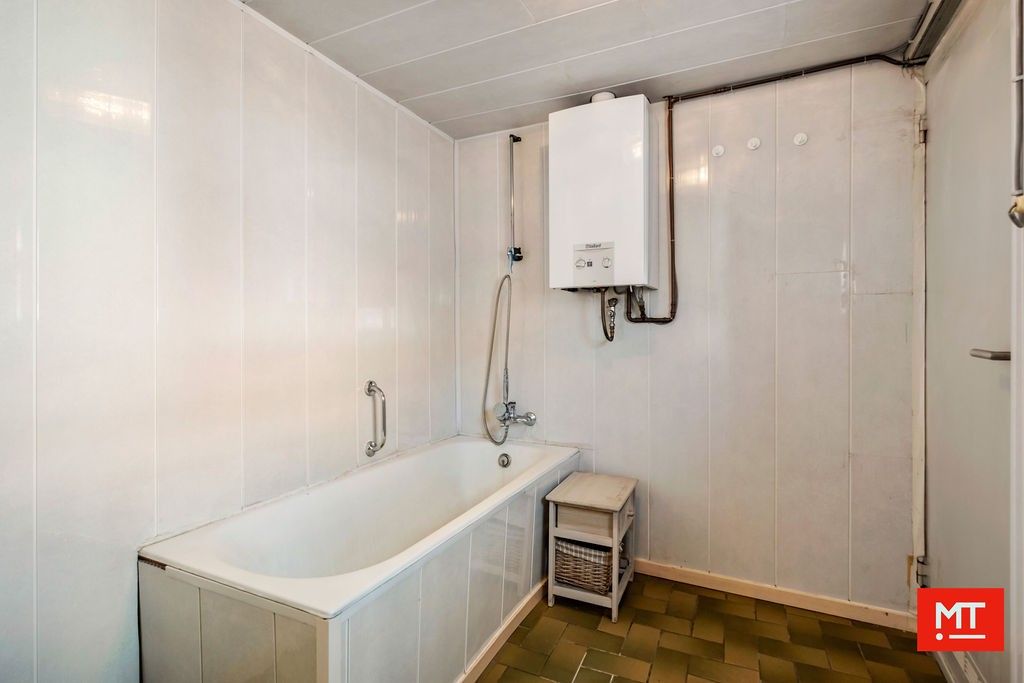 Te renoveren woning in een rustige buurt te Geluwe foto 6