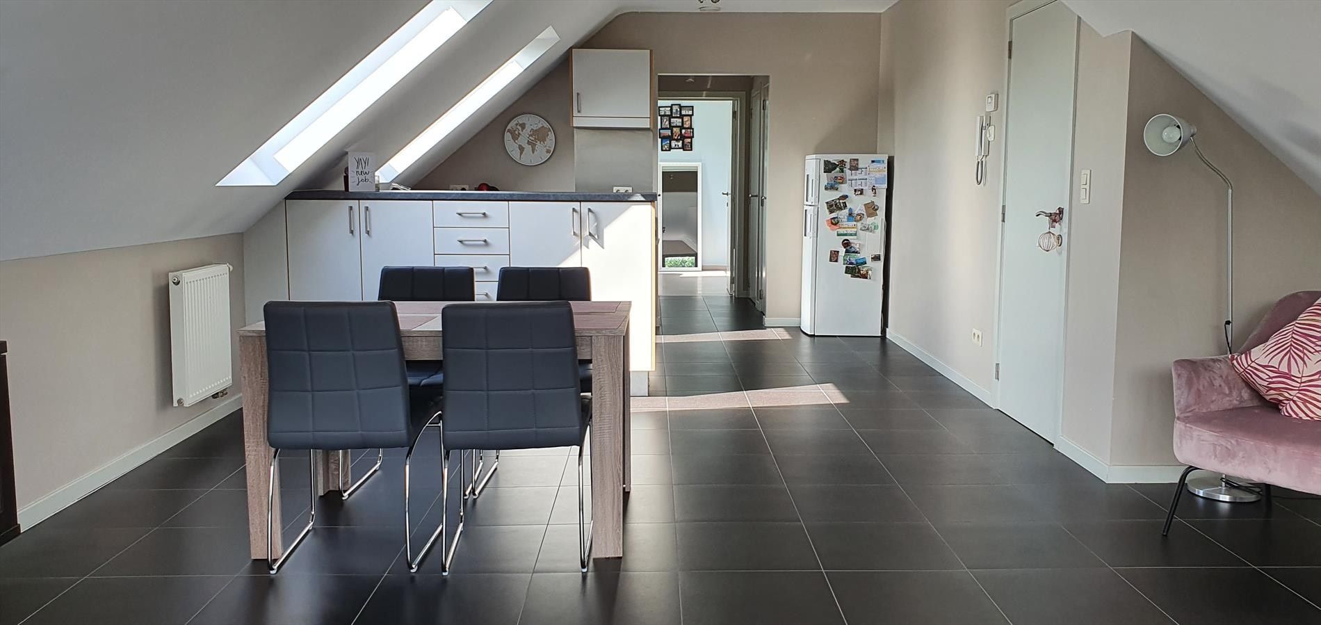 Tof dakappartement met 1 slaapkamer in rustig gebouw ! foto 5