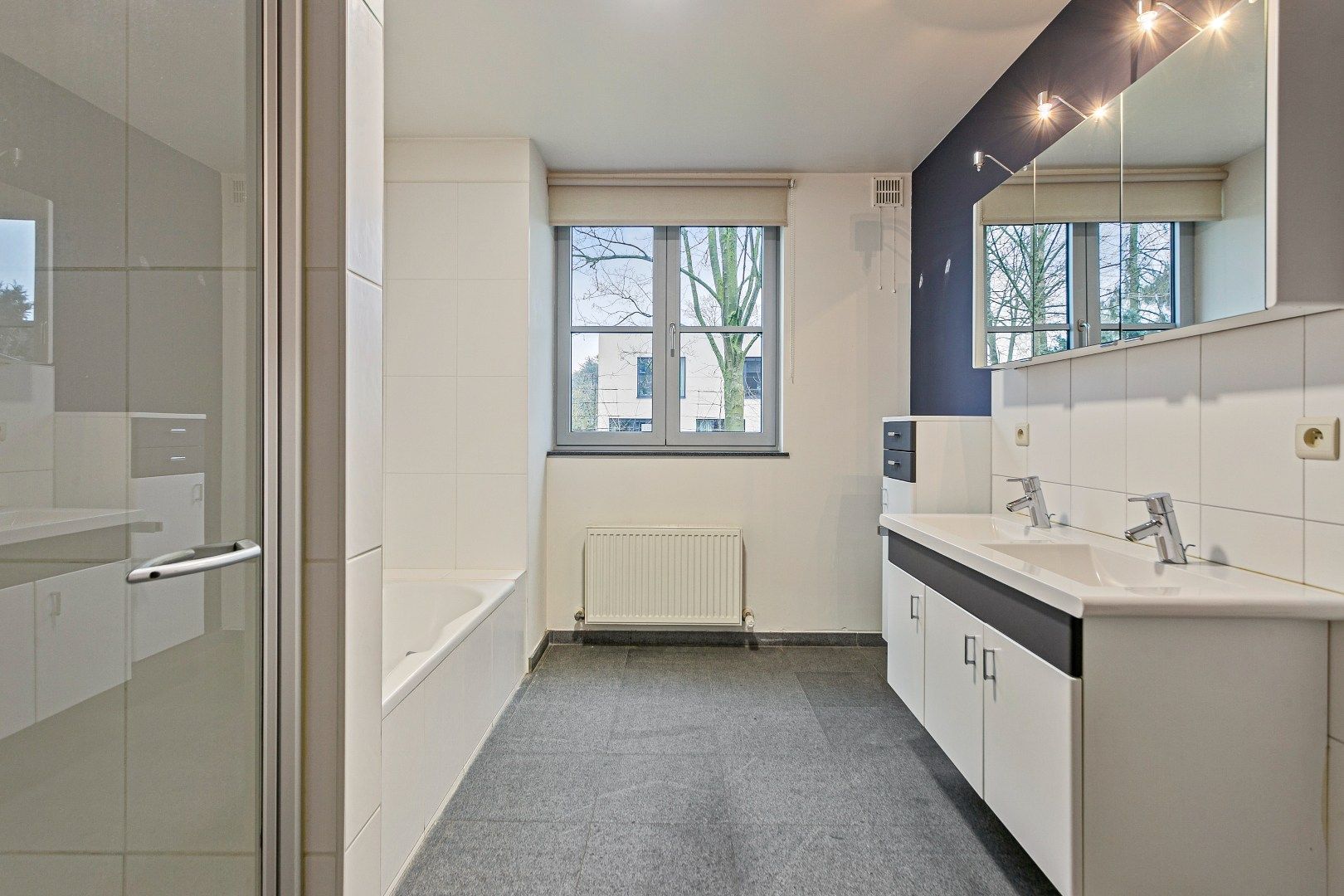 Prachtig gelijkvloers  3 slaapkamer appartement met tuin van 389m2 foto 18