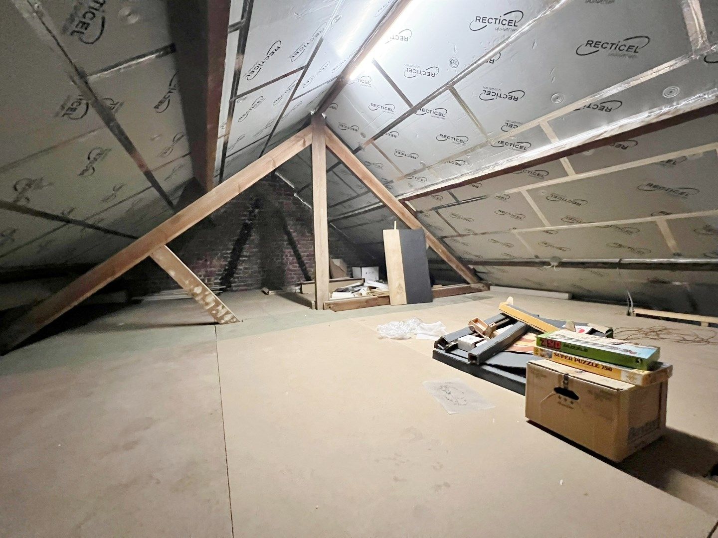Rijwoning in de dorpskern met garage en zonnige tuin met open zicht over de velden.  foto 15