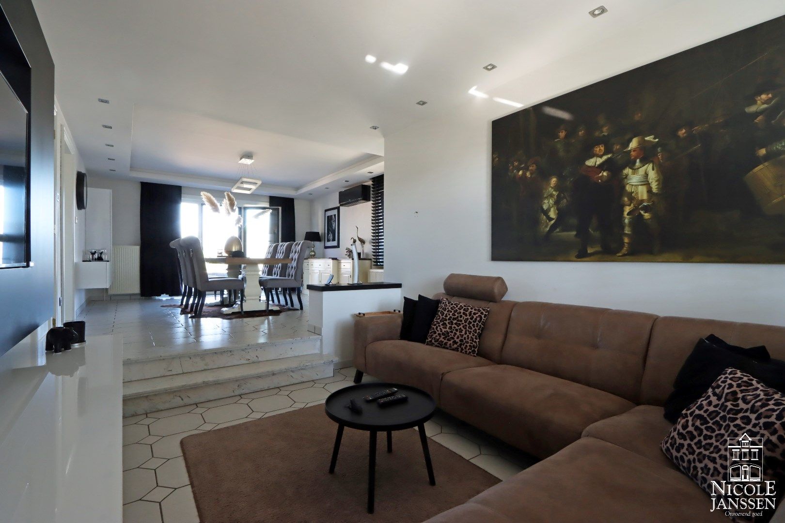 Instapklare gezinswoning met drie slaapkamers, twee badkamers, grote kelder en vrijstaande garage foto 8