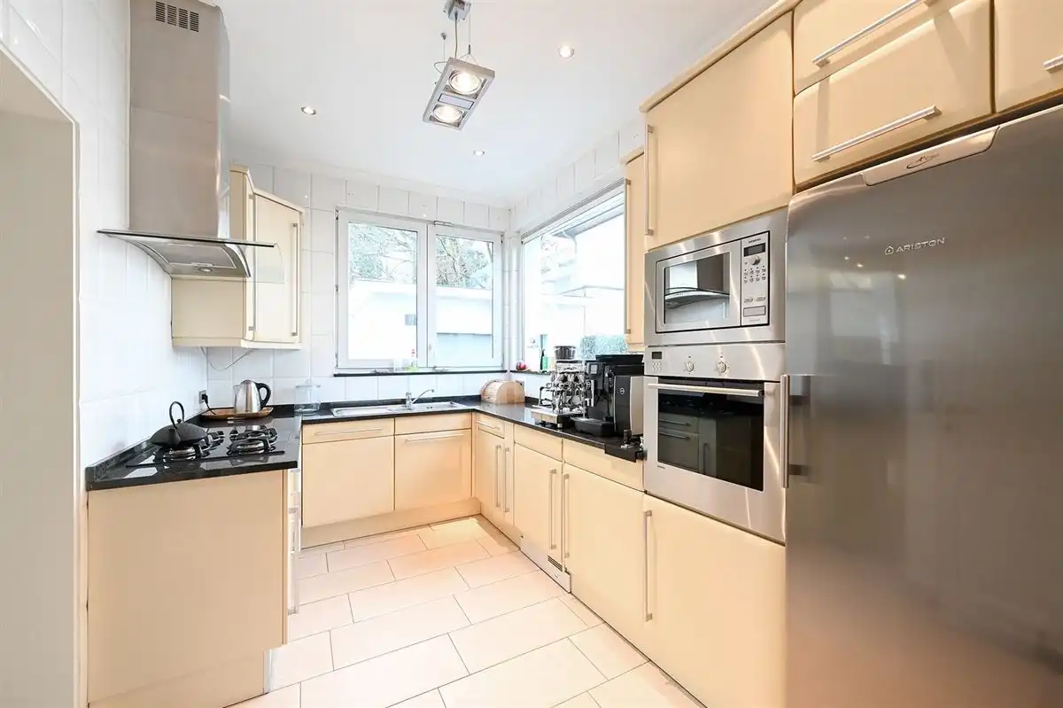 Gemeubelde kantoorruimte all in foto 16