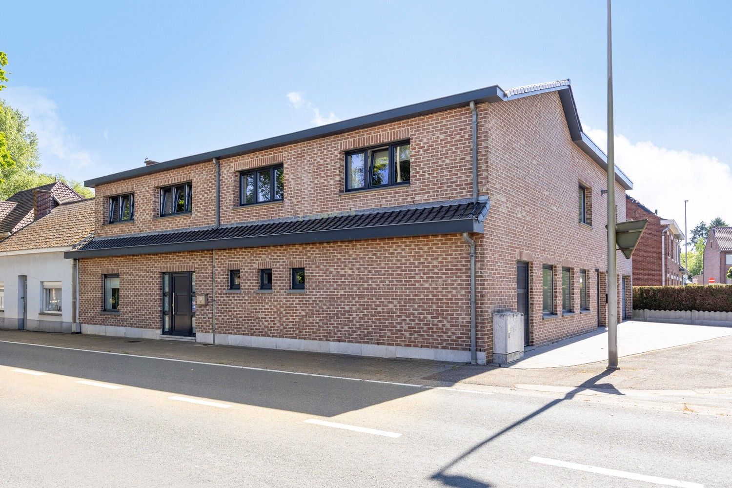 Stijlvol wonen in As: ruime, instapklare woning met tuin en garage foto 4