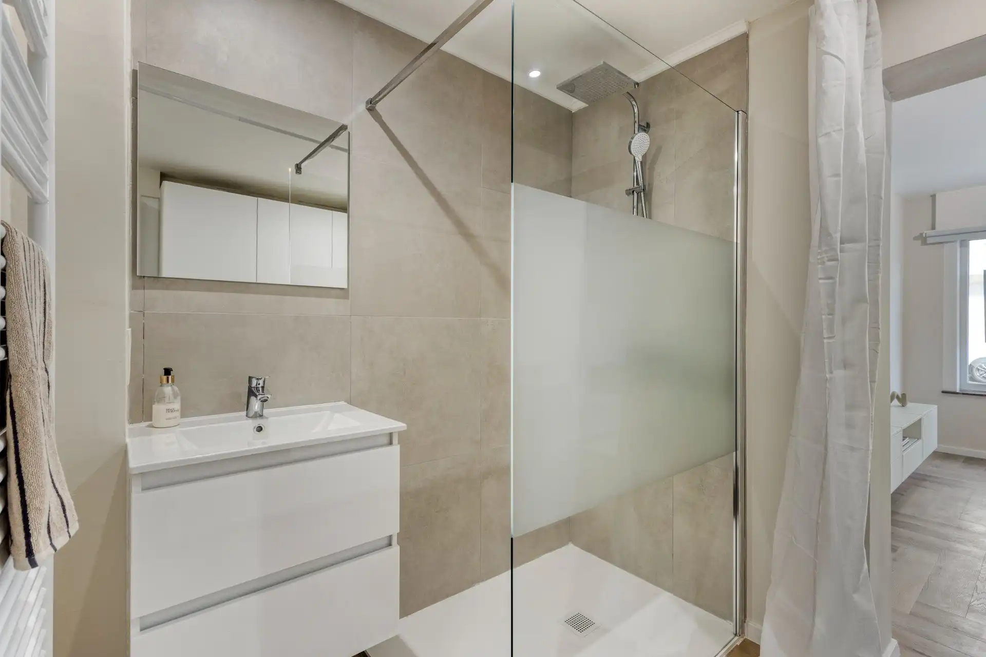 Charmante, gerenoveerde studio op topligging nabij zee. foto 8