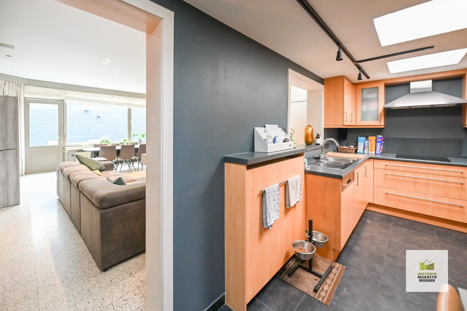 Centraal gelegen gezinswoning met 4 slaapkamer en ruim (230m2) polyvalent bijgebouw te Wingene foto 5