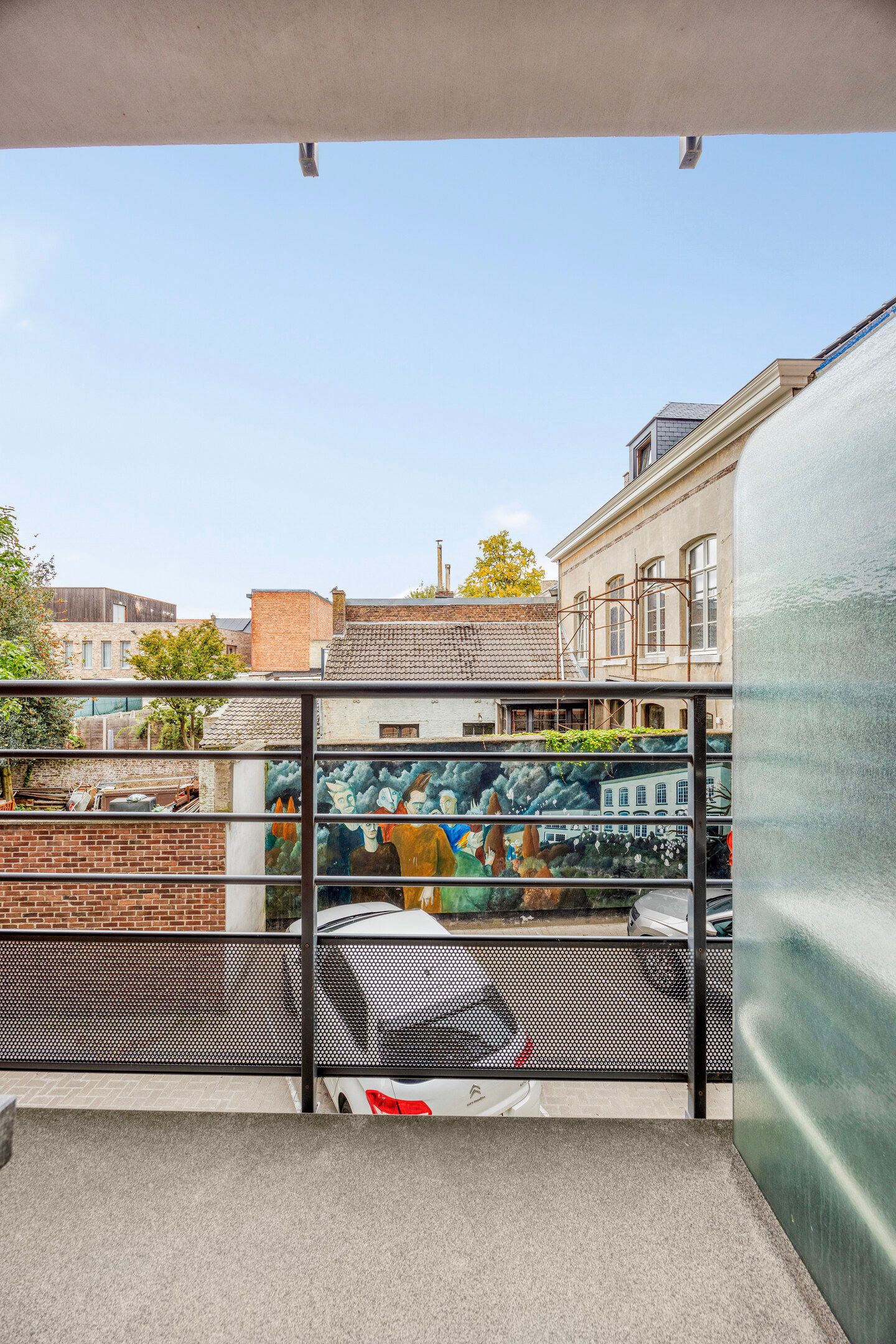 Ruim appartment aan de stadsrand foto 12