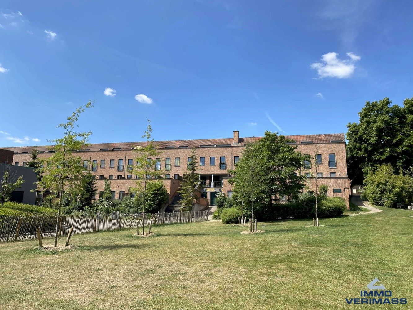Studentenstudio met kitchenette en badkamer te koop op zeer gegeerde locatie tussen UZ Leuven en centrum Leuven foto {{pictureIndex}}