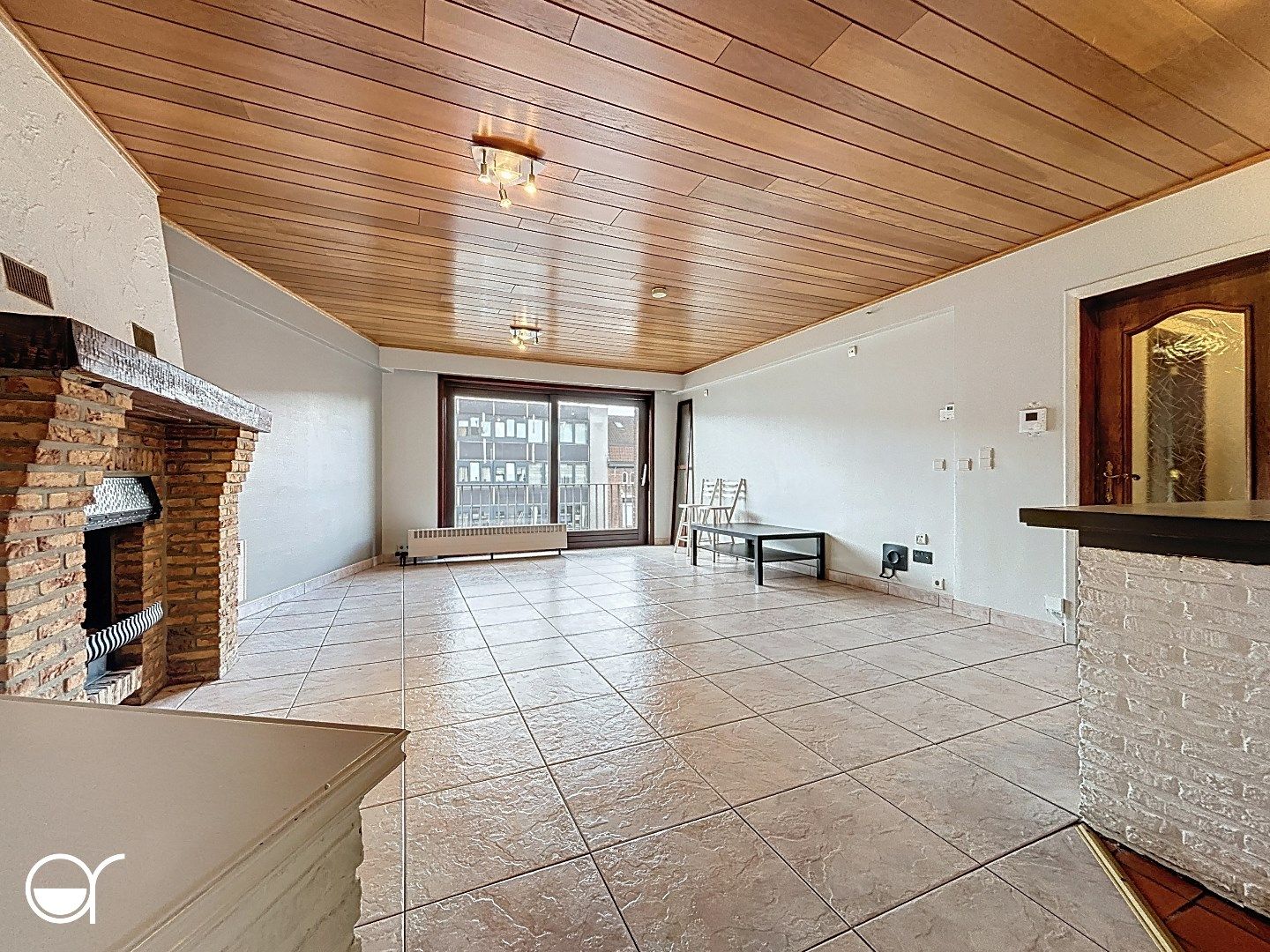 2-slaapkamerappartement met autostaanplaats foto 4