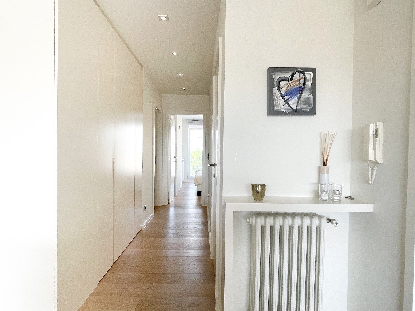 Zeer goed gelegen penthouse met zonneterrassen vlakbij de winkels van de Dumortierlaan en de Lippenslaan. Mogelijkheid tot aankoop parking. foto 7