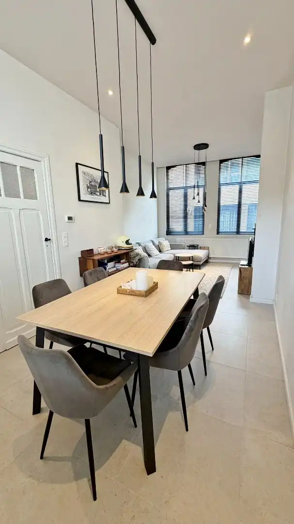 Gerenoveerde herenwoning met gezellig stadskoer in Ieper centrum. foto 6