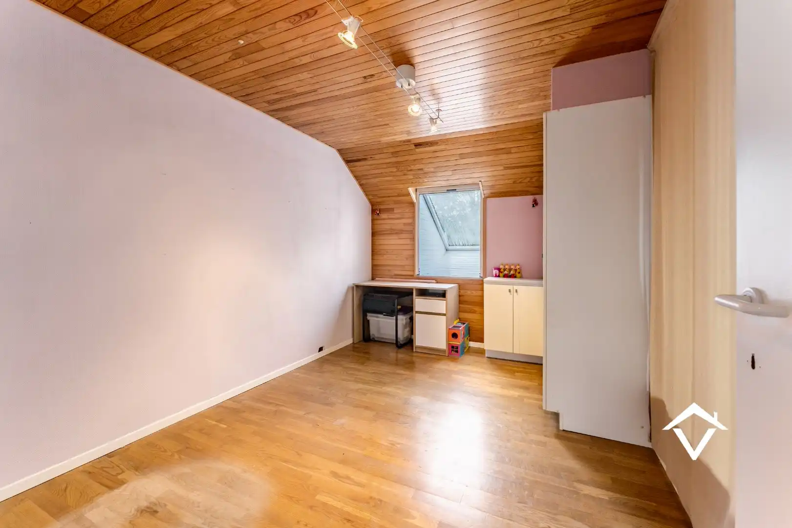 Instapklare woning met 6 slaapkamers op een topligging te Koekelare  foto 14