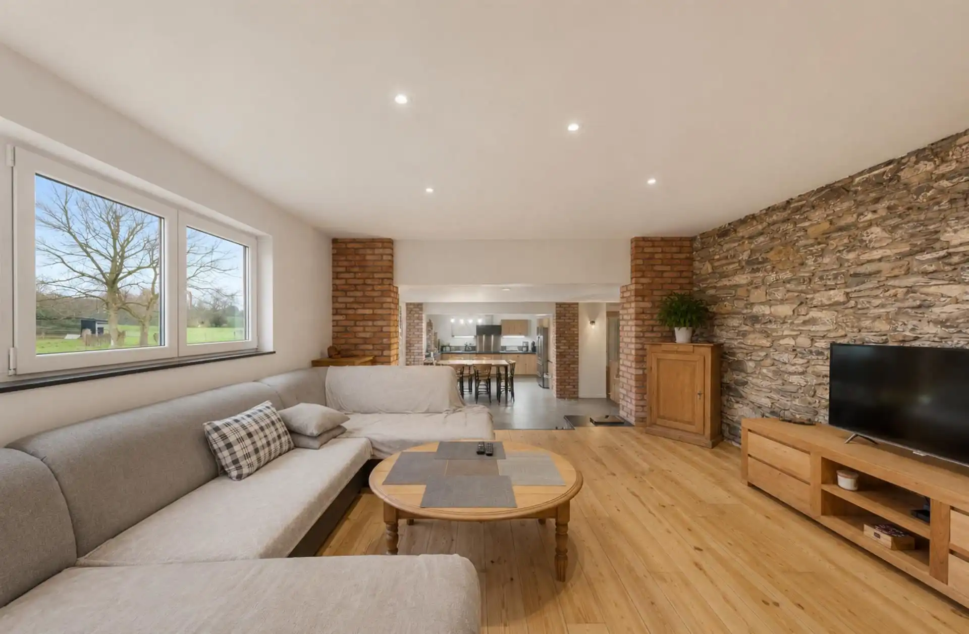 Ruime en energiezuinige woning met studio en tuin in Gaurain foto 8