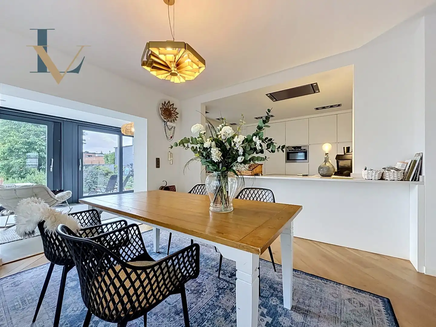 Charmante instapklare woning met 2 à 3 slpk. aan de vaart in Schoten nabij het centrum.  foto 2