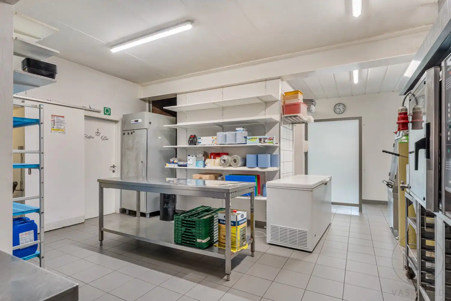 Goed gelegen handelspand foto 11