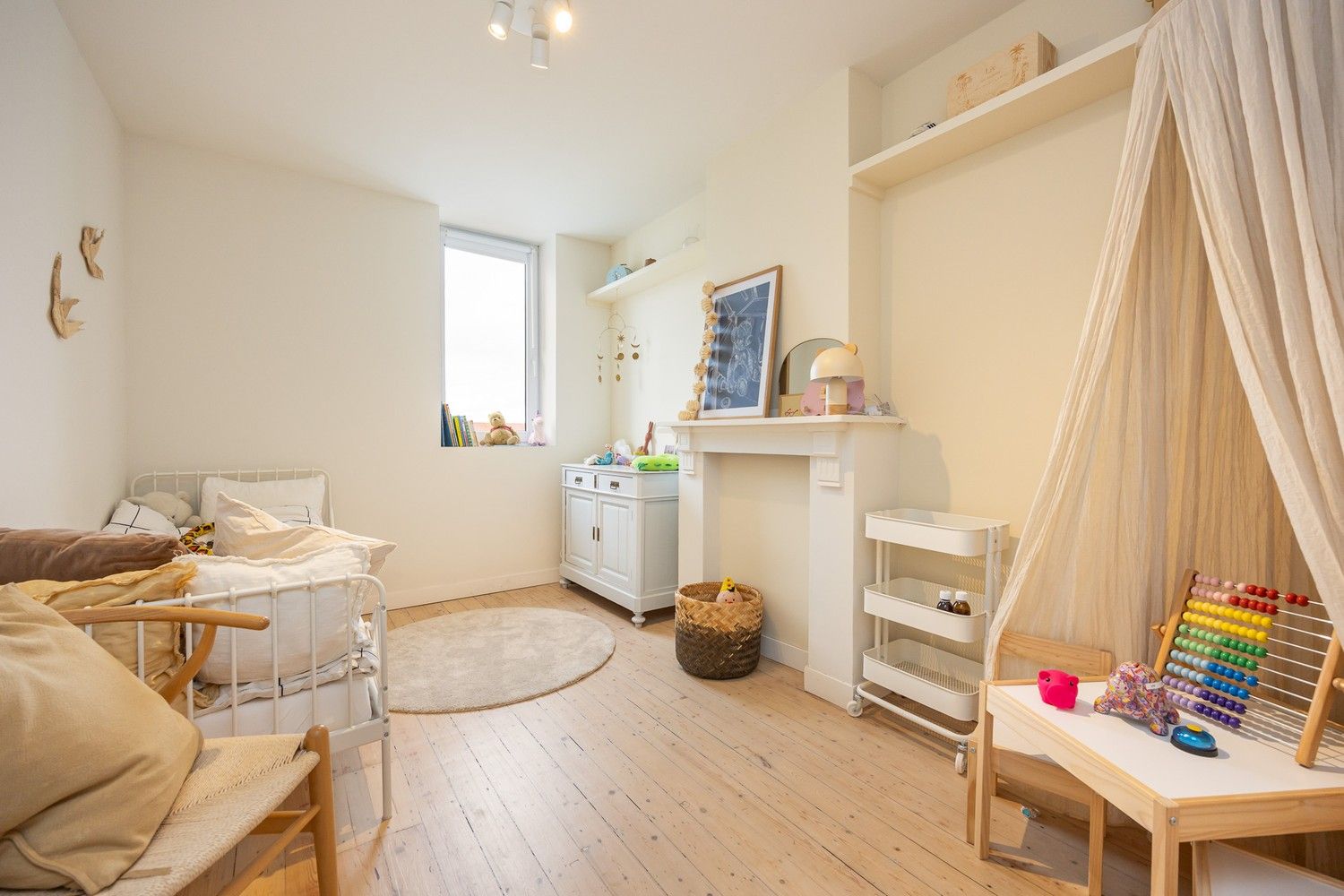 Ruime en karaktervolle herenwoning met zonnige tuin, dakterras en laadpunt in het hart van Merksem foto 12