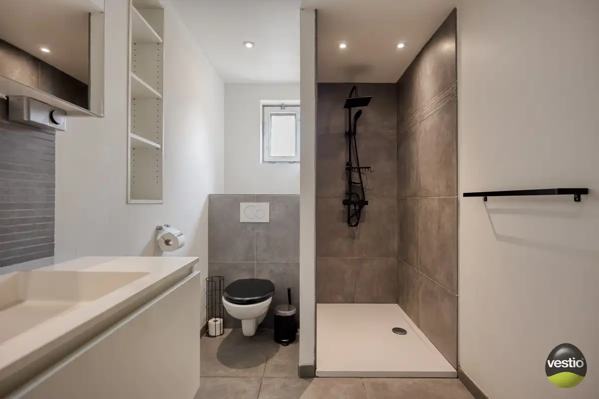 HALF VRIJSTAANDE WONING MET 4SLPK TE EIGENBILZEN. foto 10