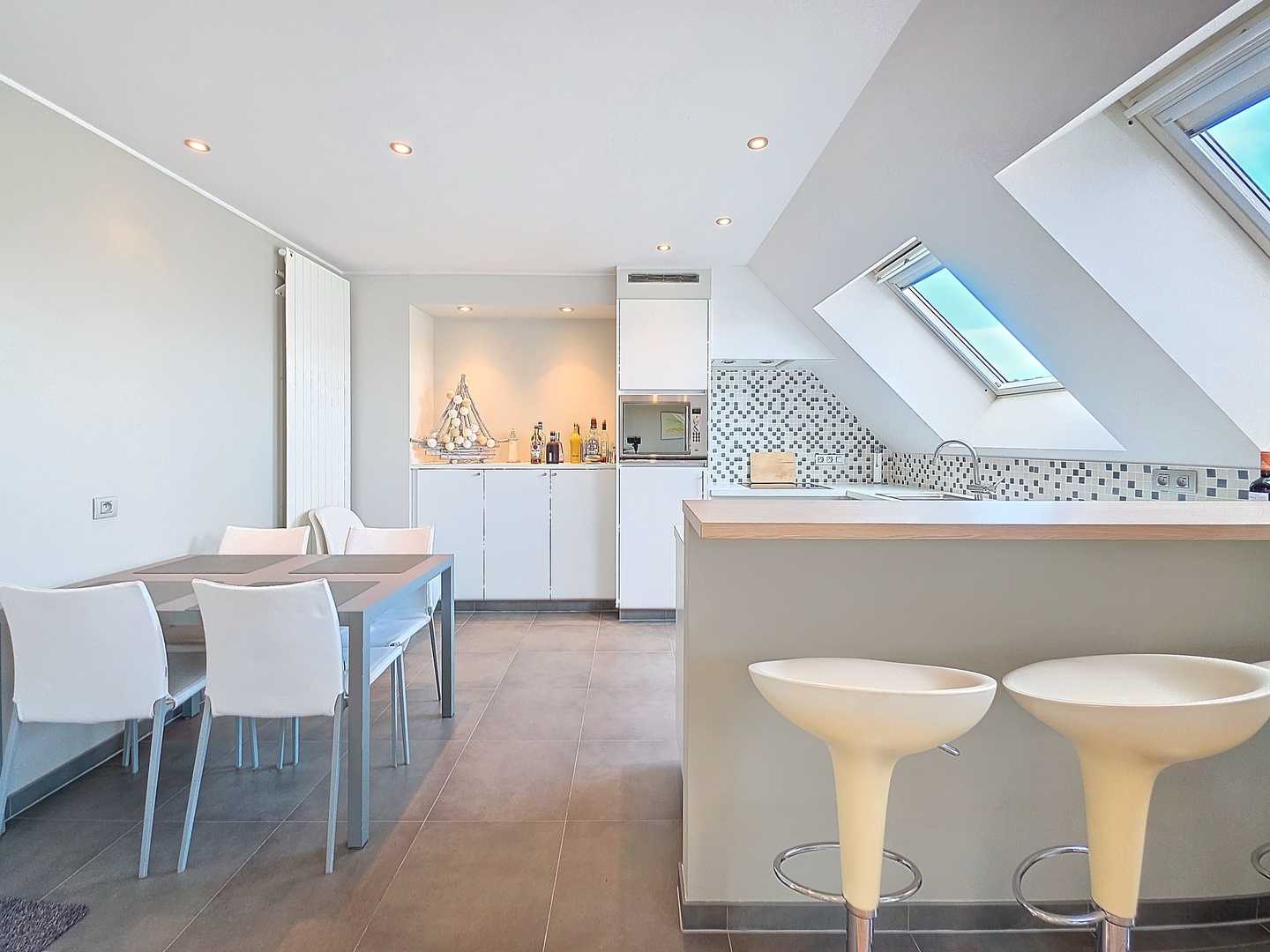 Instapklaar dakappartement met zeezicht op centrale ligging te Nieuwpoort foto 4