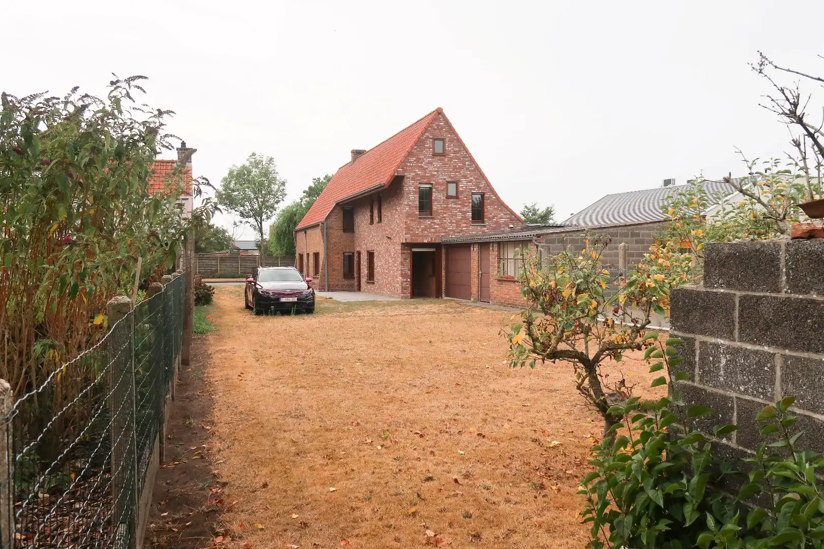 Charmante vrijstaande woning met 5 slaapkamers, ruime tuin en grote garage foto 28