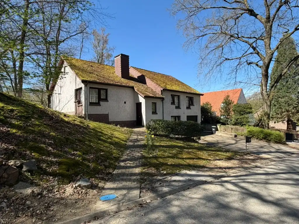 Genk, Winterslagstraat 251: Ruime gezinswoning met 3 slaapkamers, garage en zuidwest-gerichte tuin ! foto 2