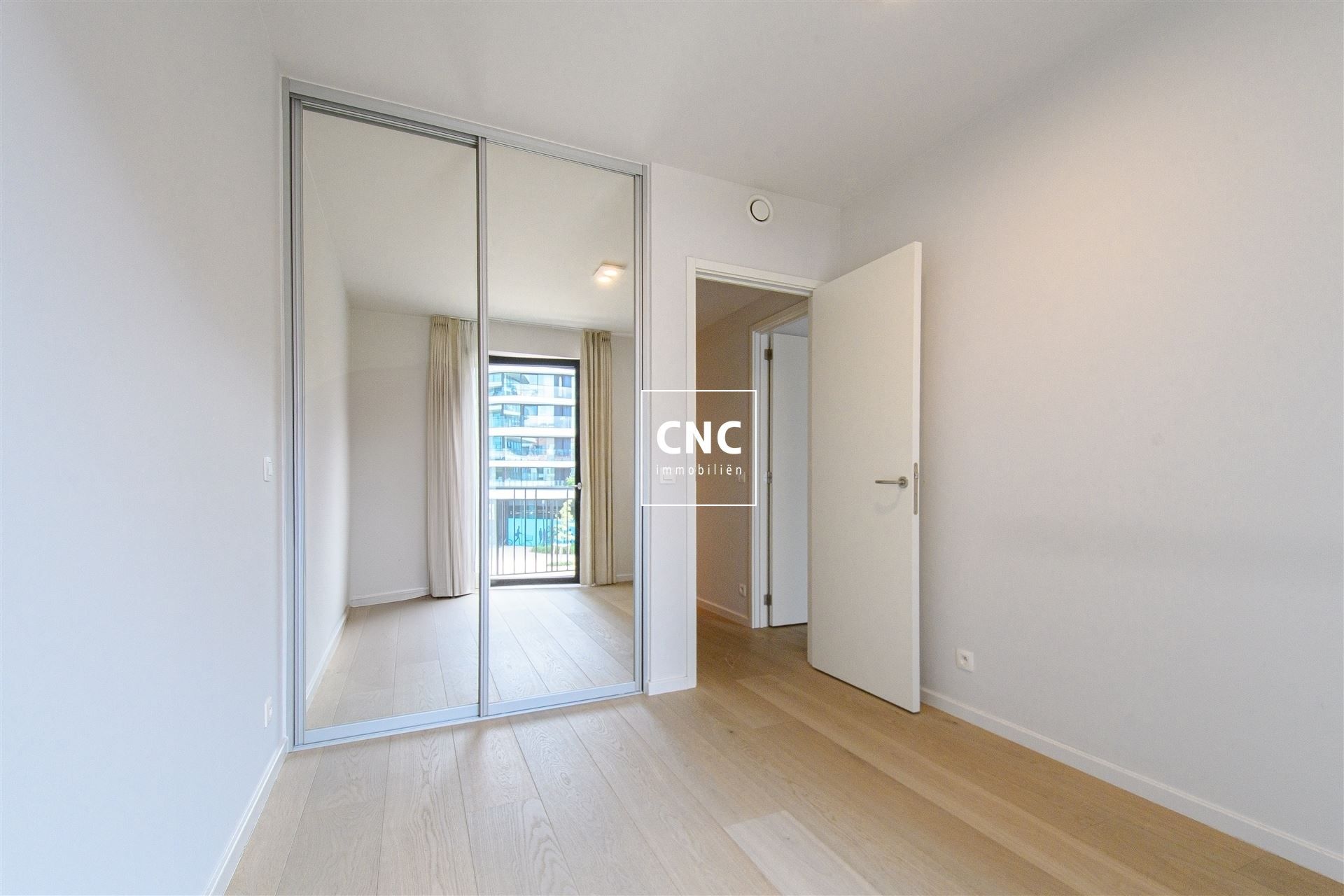 Zuidgericht appartement met ruim terras en 2 slaapkamers foto 12