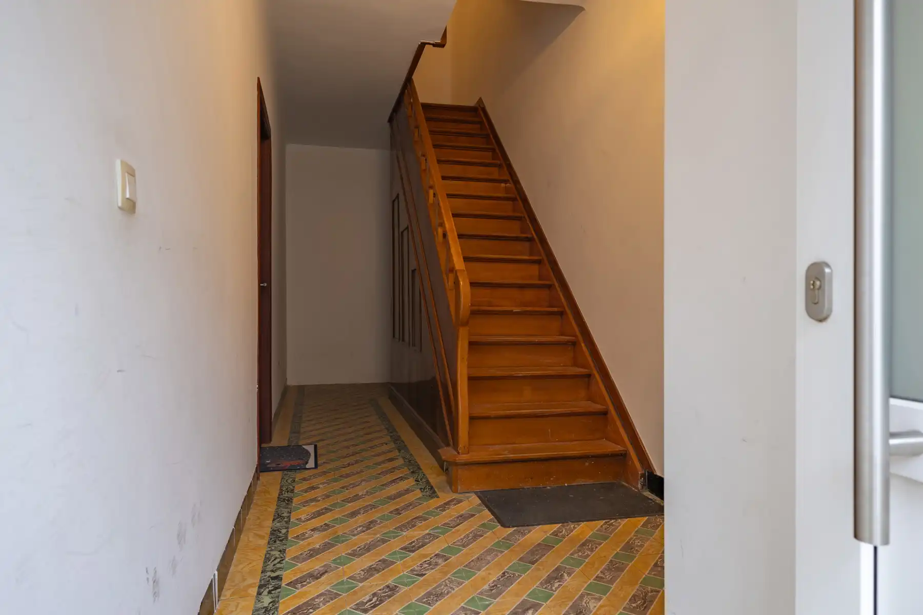 Gelijkvloers appartement met terras en tuin (+ kelder) foto 3