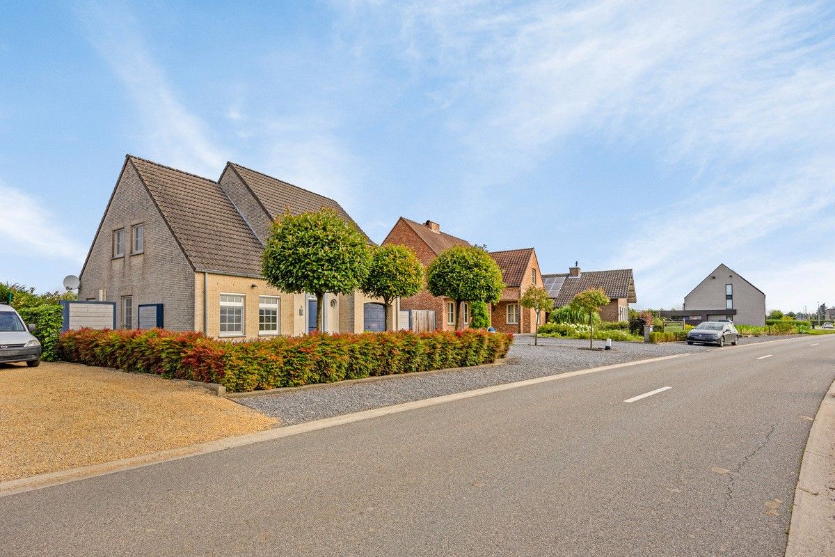 Open bebouwing uit 2000 met een woonopp. van 165 m² en een perceel van 923 m² gelegen in het landelijke Uikhoven-Maasmechelen foto 51