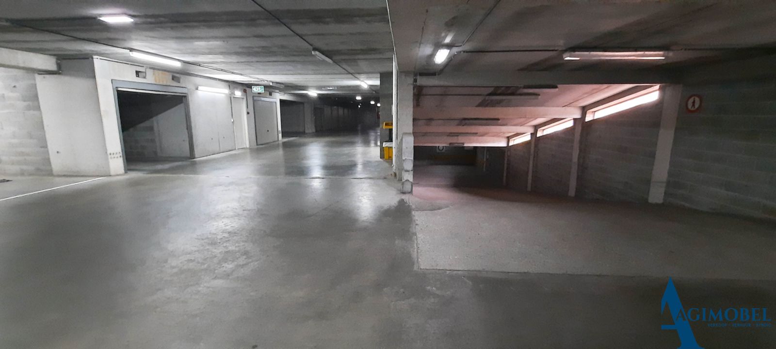 Gemakkelijke  garagebox op niveau +1 in het centrum nabij de Lippenslaan te Knokke . foto 4