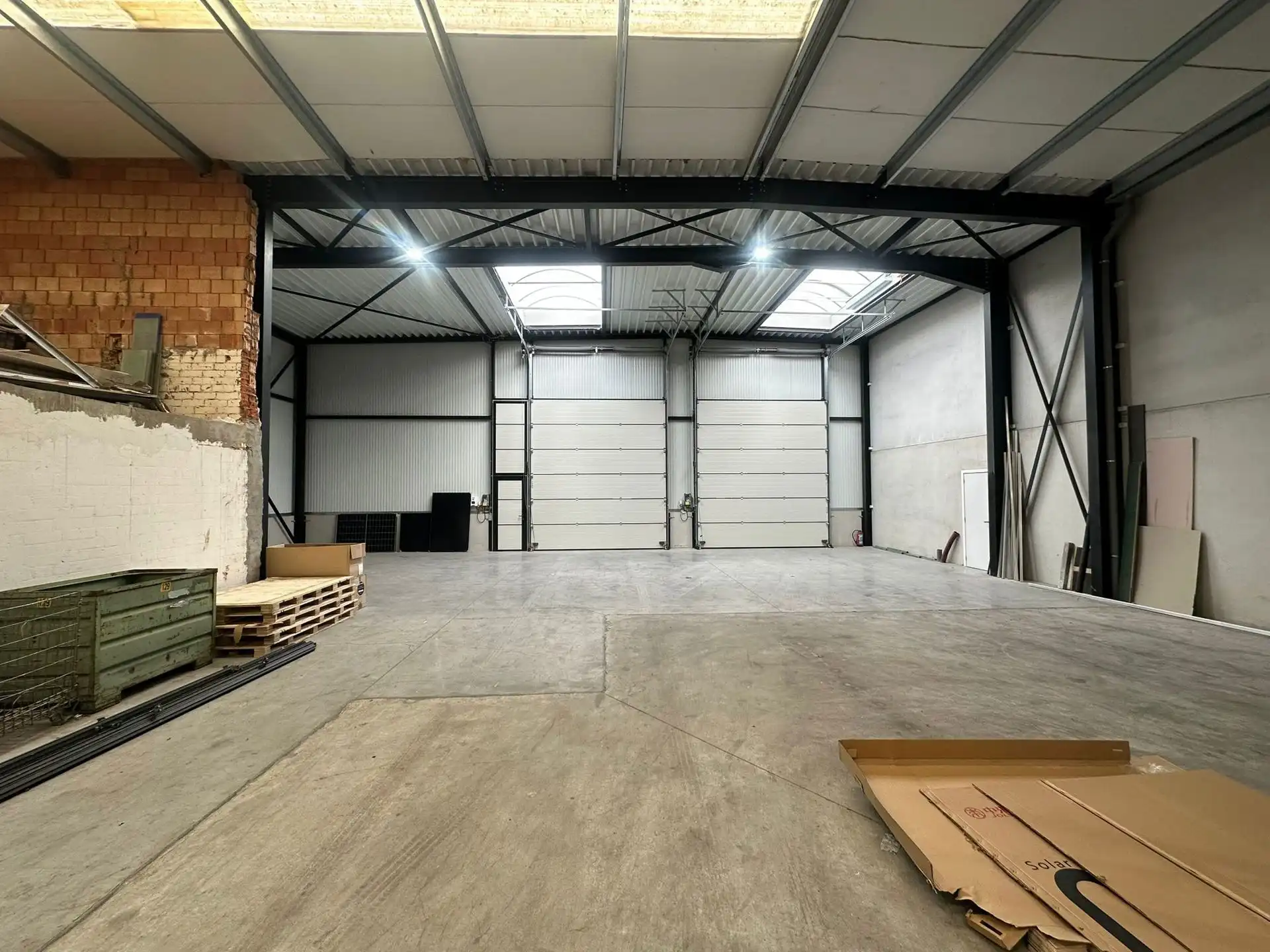 Magazijn + kantoor te huur foto 3