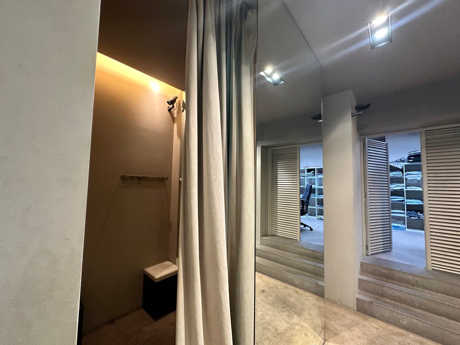 Commercieel gelijkvloers te koop foto 10