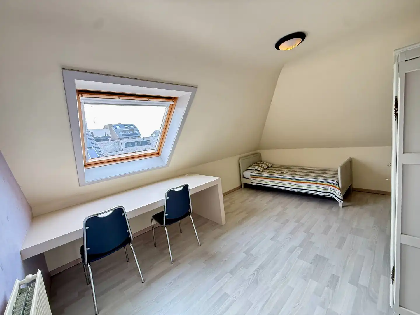 Rustig gelegen alleenstaande woning met mooi ingerichte tuin en 3 slaapkamers  foto 9