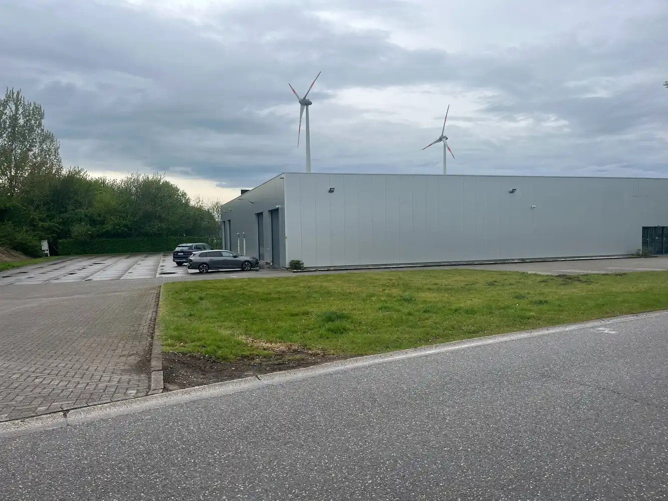 Bedrijfshal met terrein foto 22