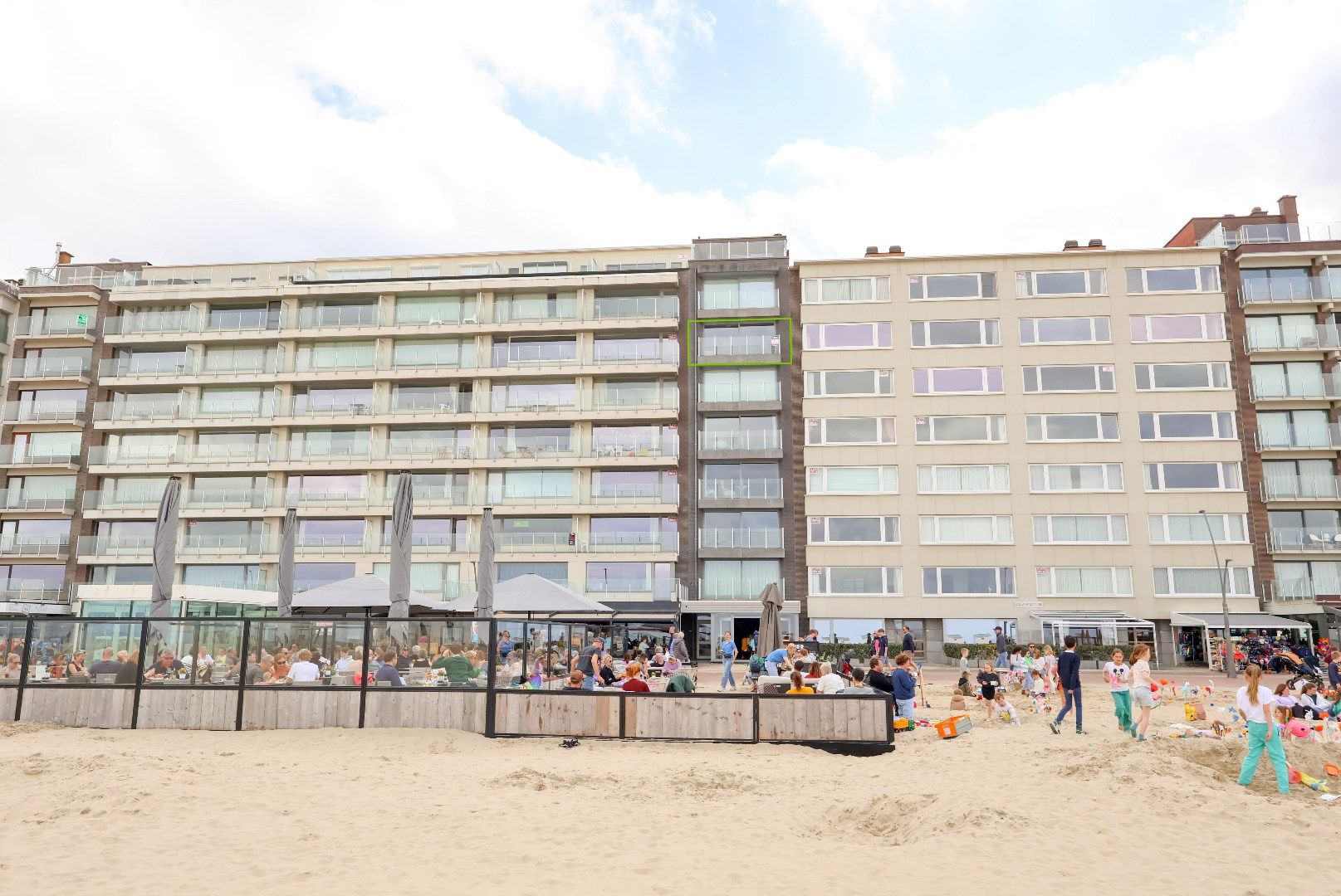 Prachtig appartement met frontaal zeezicht op de zeedijk Oostduinkerke foto 18