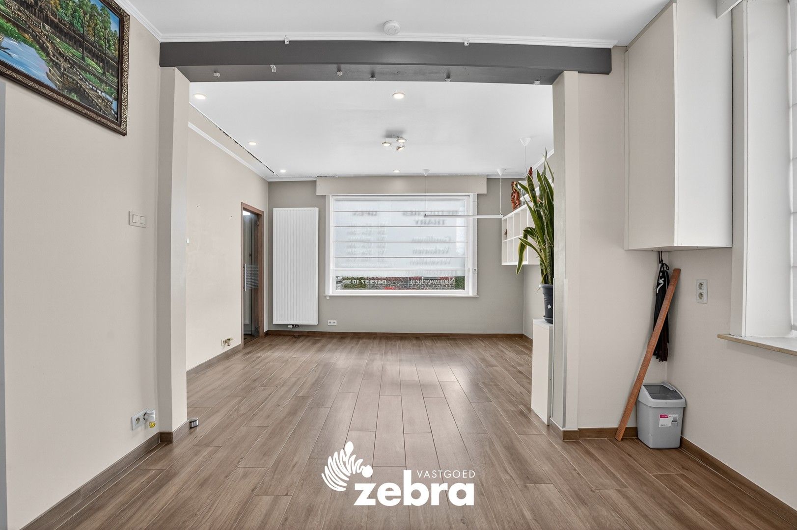 Ruime, instapklare woning met 5 slaapkamers en dubbele garage te Koolskamp! foto 5