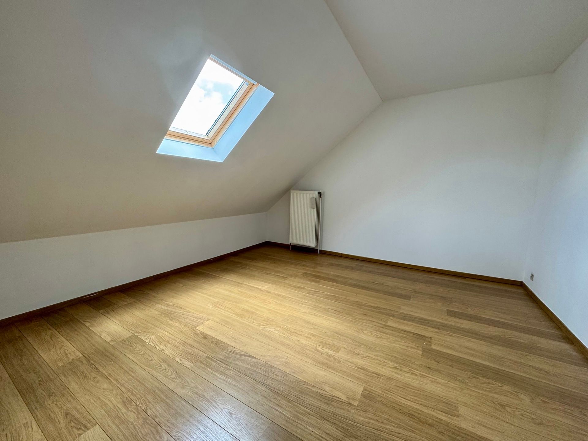 Handelspand met duplex-appartement te Langdorp foto 15