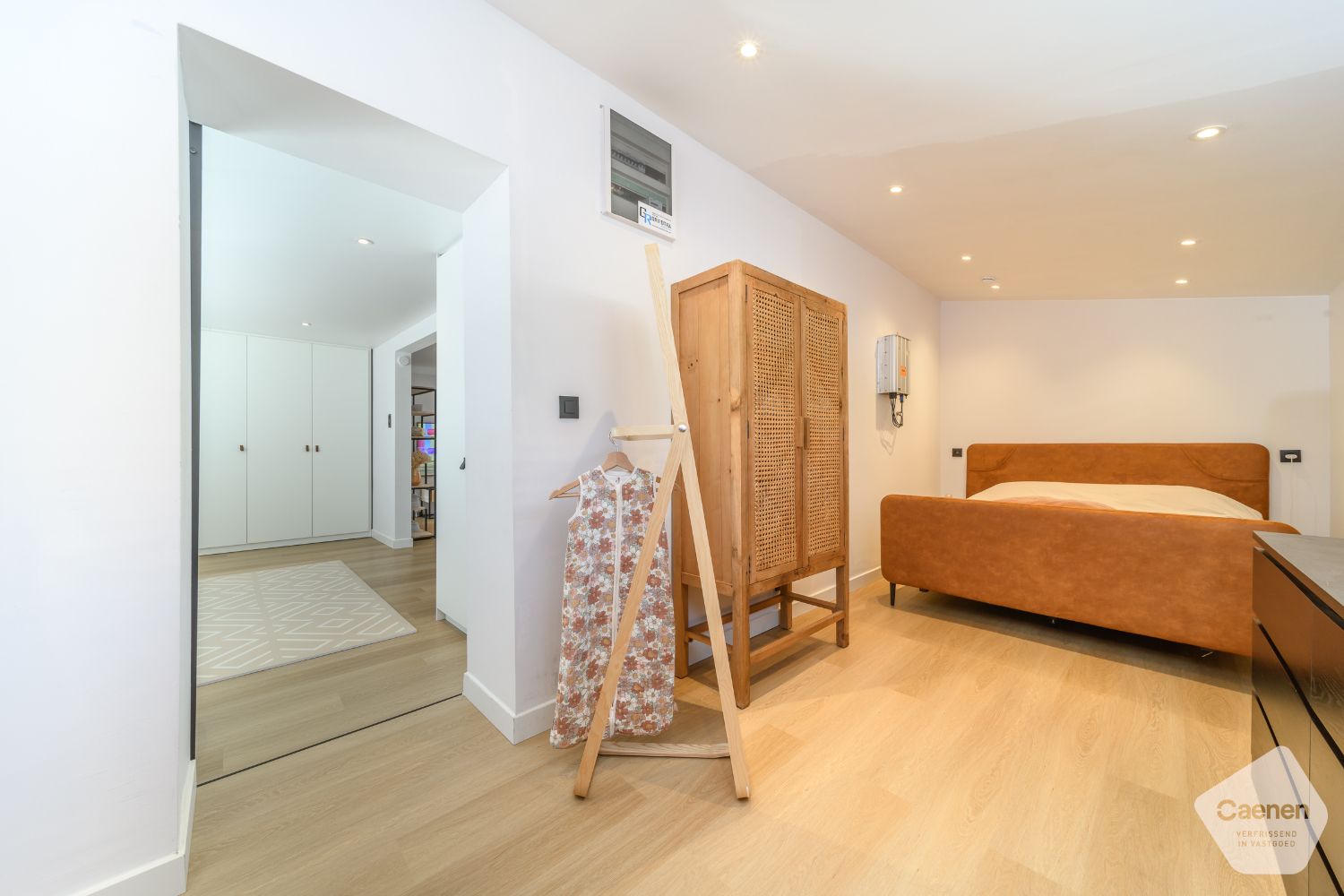 Te koop – Prachtige ruime gerenoveerde woning in Adinkerke foto 3