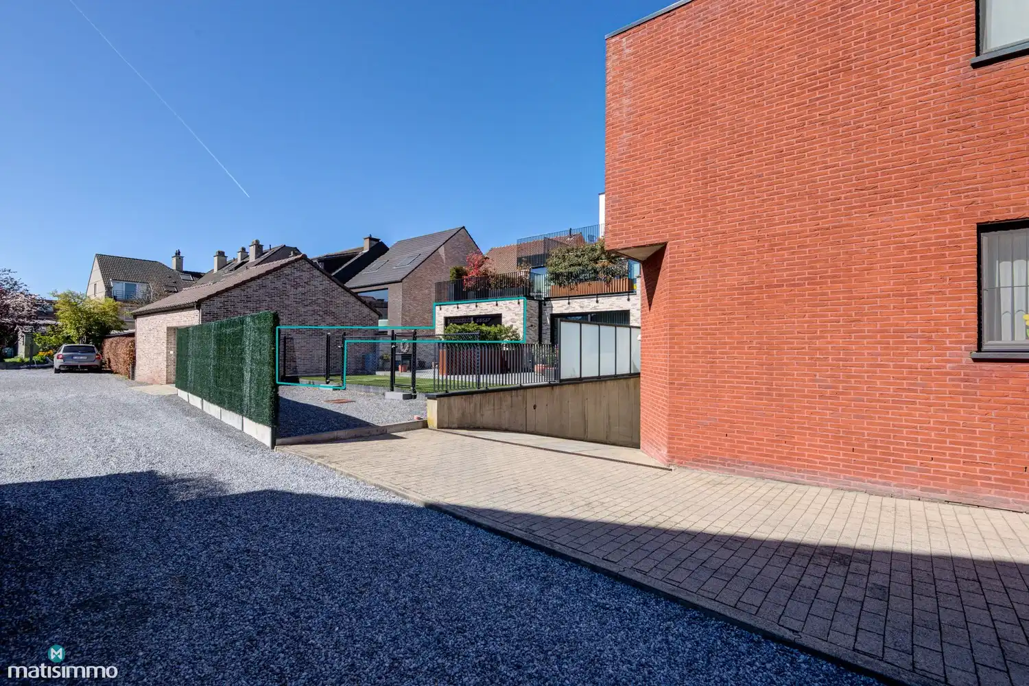 INSTAPKLAAR GELIJKVLOERS APPARTEMENT MET TUIN EN AUTOSTAANPLAATS NABIJ HET STADSCENTRUM VAN BILZEN foto 17