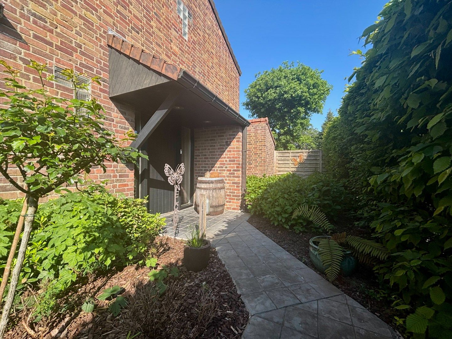 Ruime originele villa met prachtige tuin. Opp 1327m². foto 4