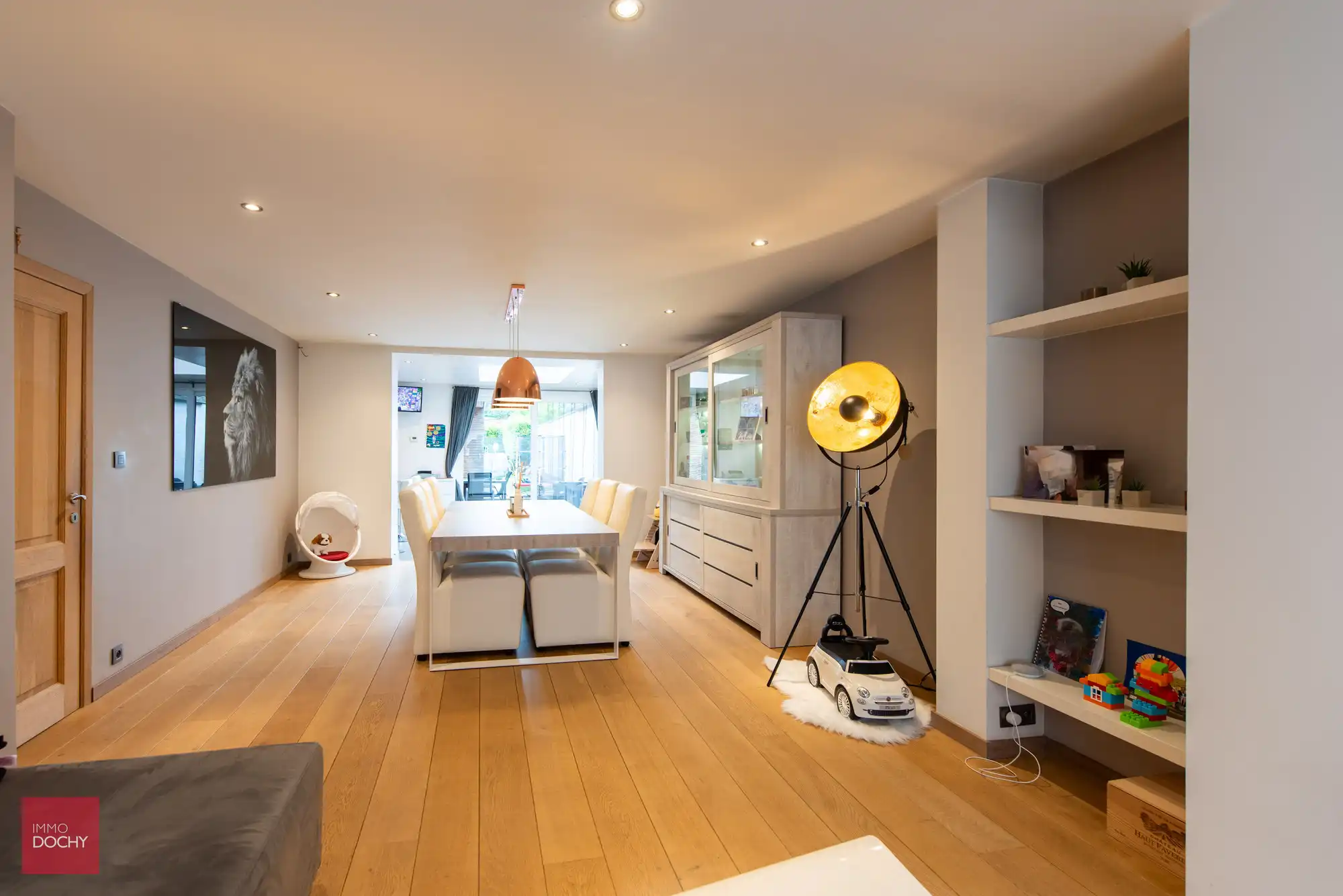 Vernieuwde en instapklare ruime woning centrum | Leiestraat foto 3