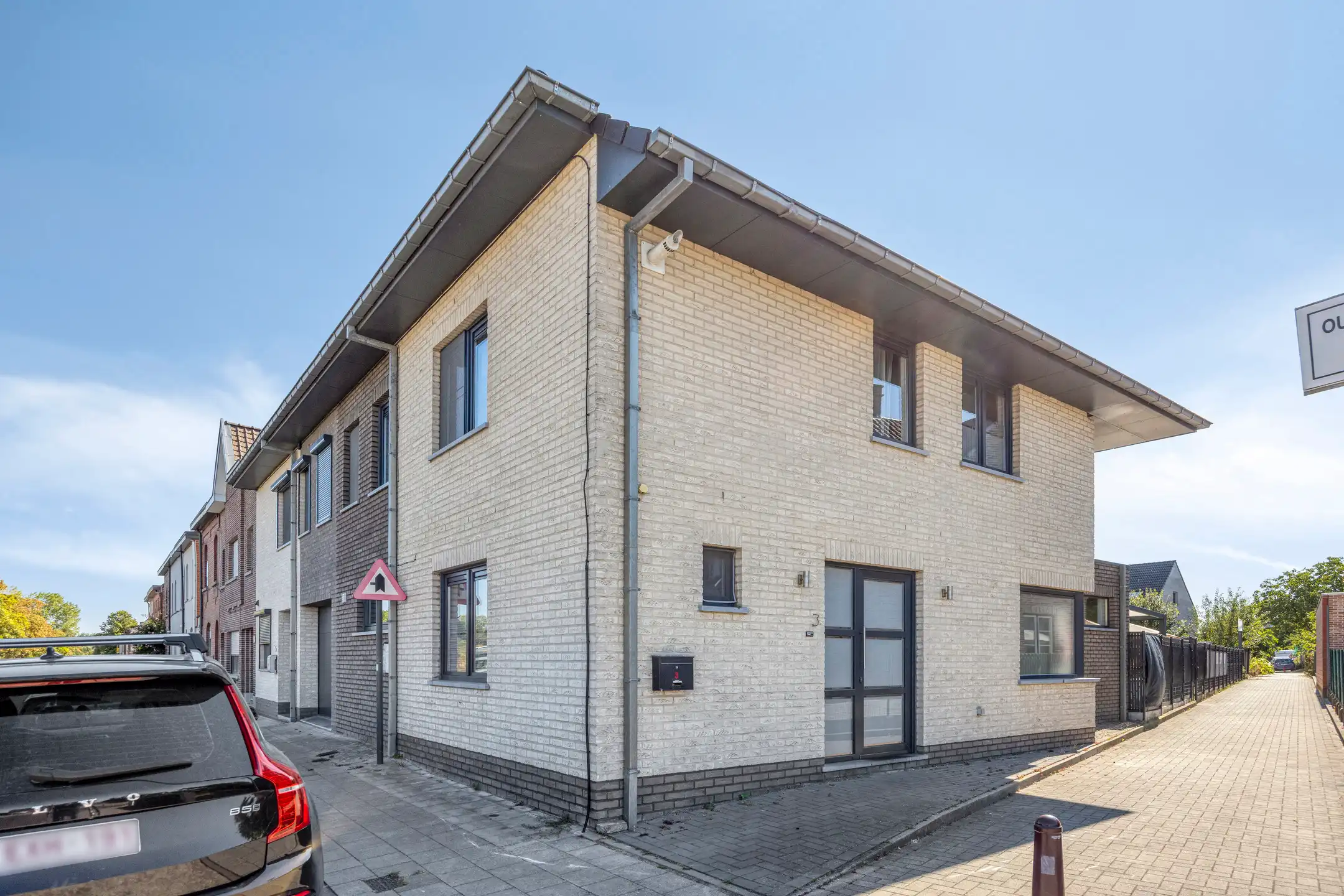 Ruime gezinswoning van 215 m² met vier à vijf slaapkamers en tuin foto 26