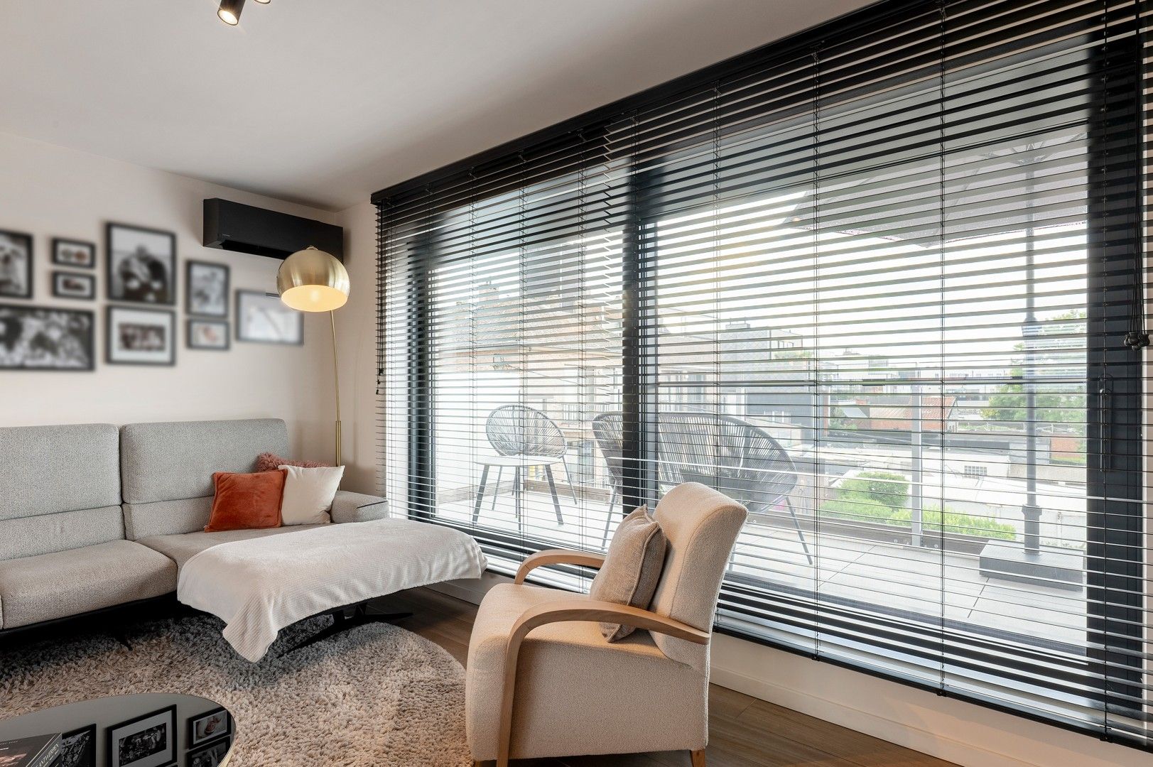 Instapklaar dakappartement met terras in het centrum van Putte foto 11
