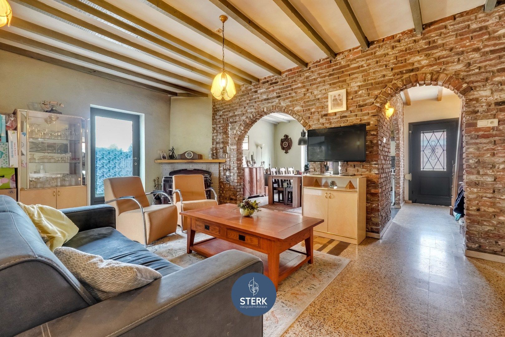 CHARMANTE GEZINSWONING OP EEN RIANT PERCEEL VAN CIRCA 31 ARE !  foto 2