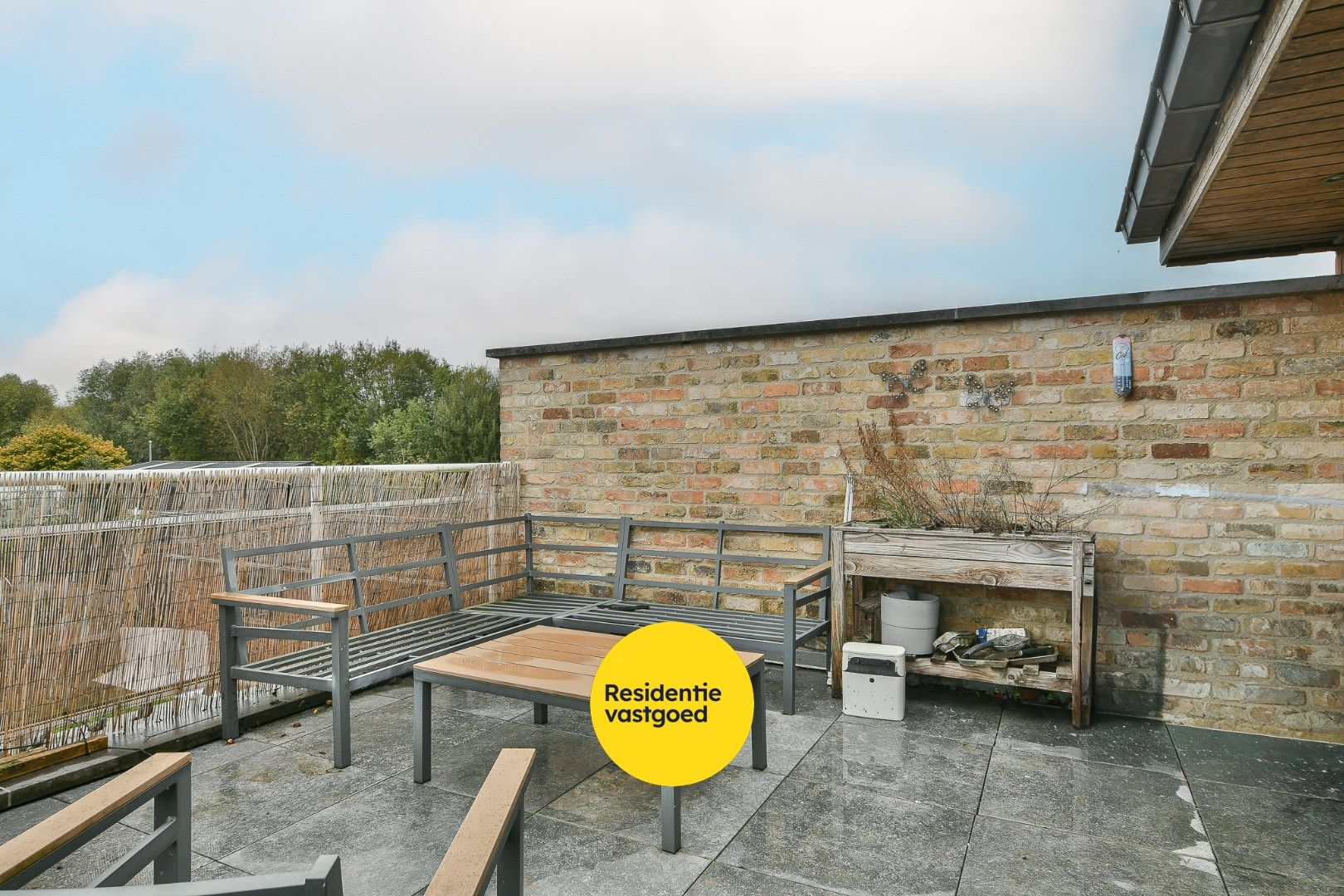 Ruim duplex appartement met tuin en inclusief garage te Eernegem foto 6