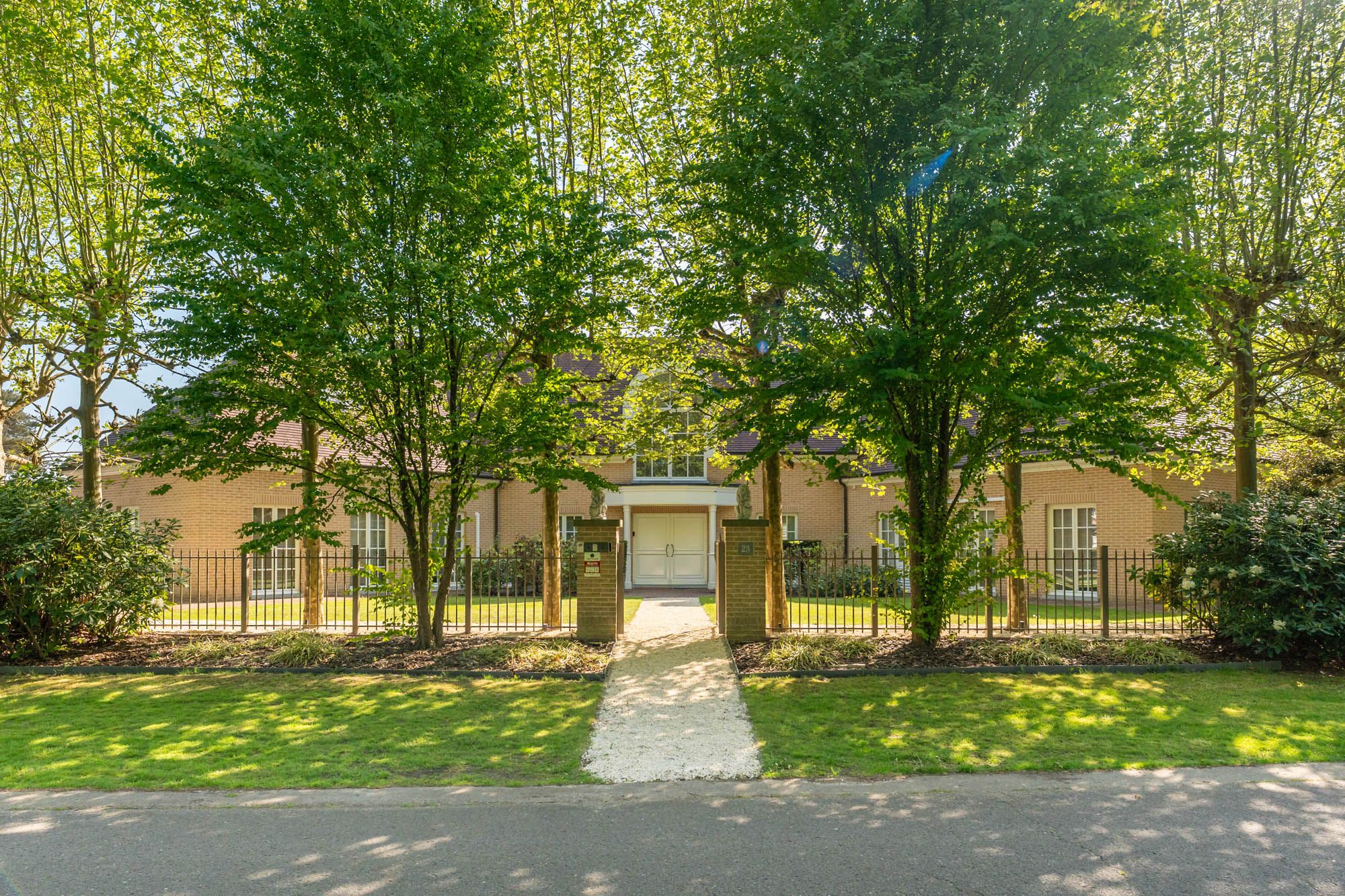 Exclusieve villa met wellness, privécinema en zwembad  foto {{pictureIndex}}