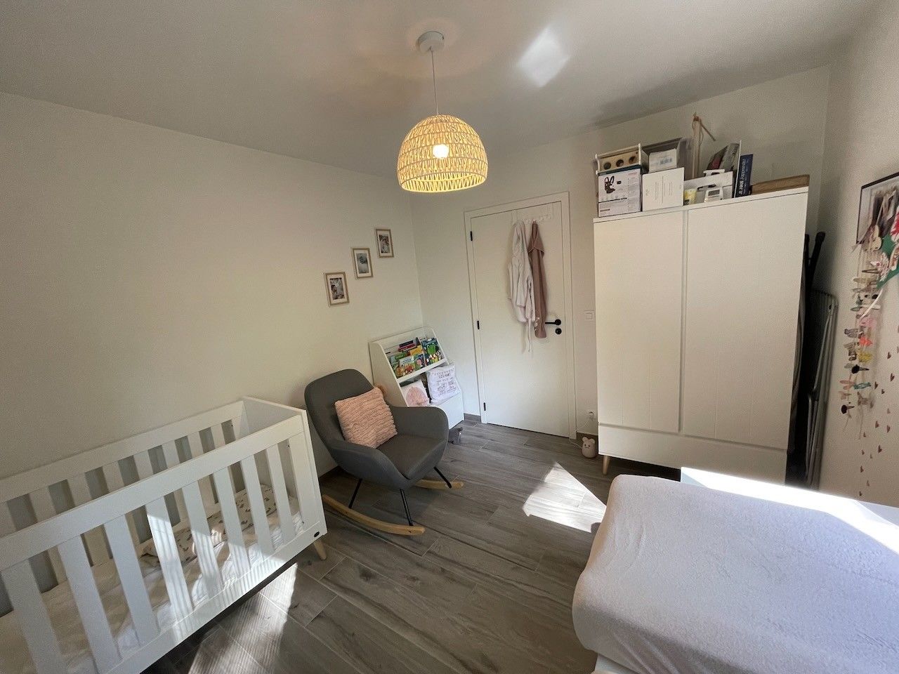 Genk - Bret, Atheneumstraat 40: Stijlvolle, energiezuinige woning met 3 slaapkamers, carport, tuin,... rustig gelegen in het groen op een top-locatie! foto 18