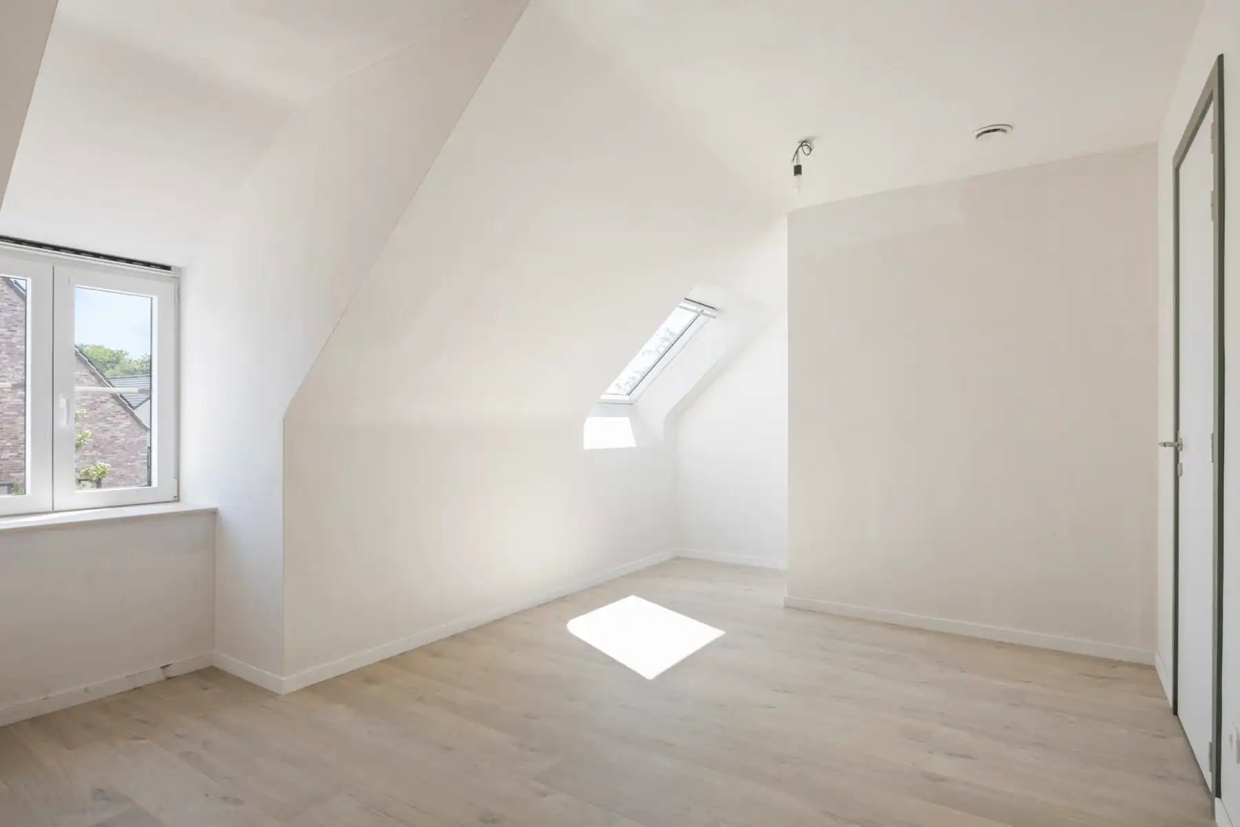 Nieuwbouw afgewerkte woning te Jabbeke - 6% BTW mogelijk foto 11